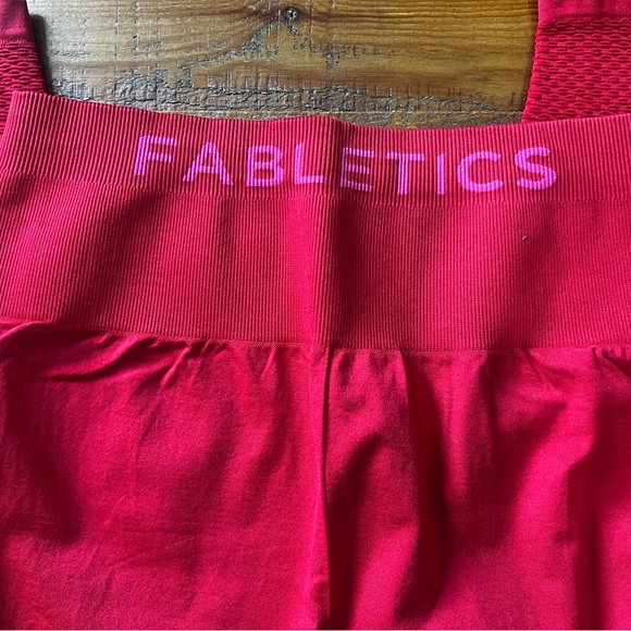 NWT Fabletics Leggings - Picture 2 of 3